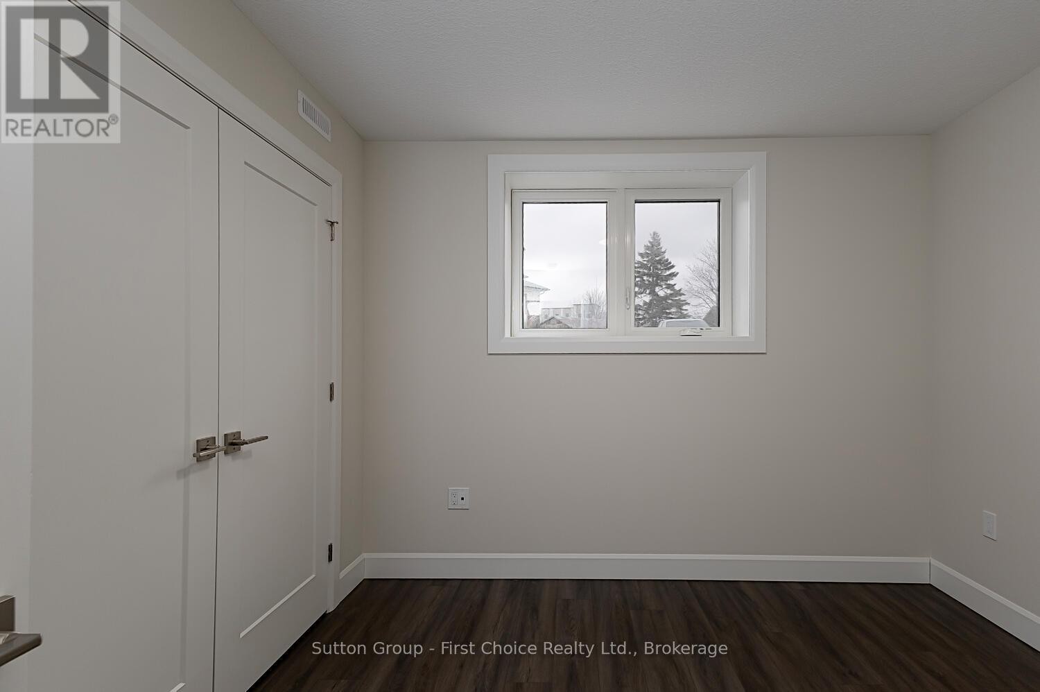 












UNIT 27 - 3202 VIVIAN LINE

,
Stratford,




Ontario
N5A0K6

