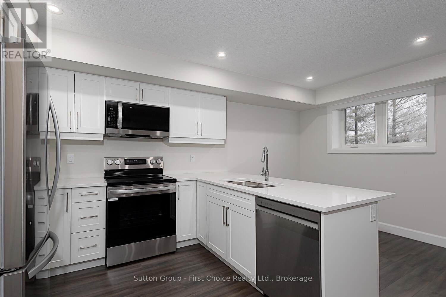 












UNIT 27 - 3202 VIVIAN LINE

,
Stratford,




Ontario
N5A0K6

