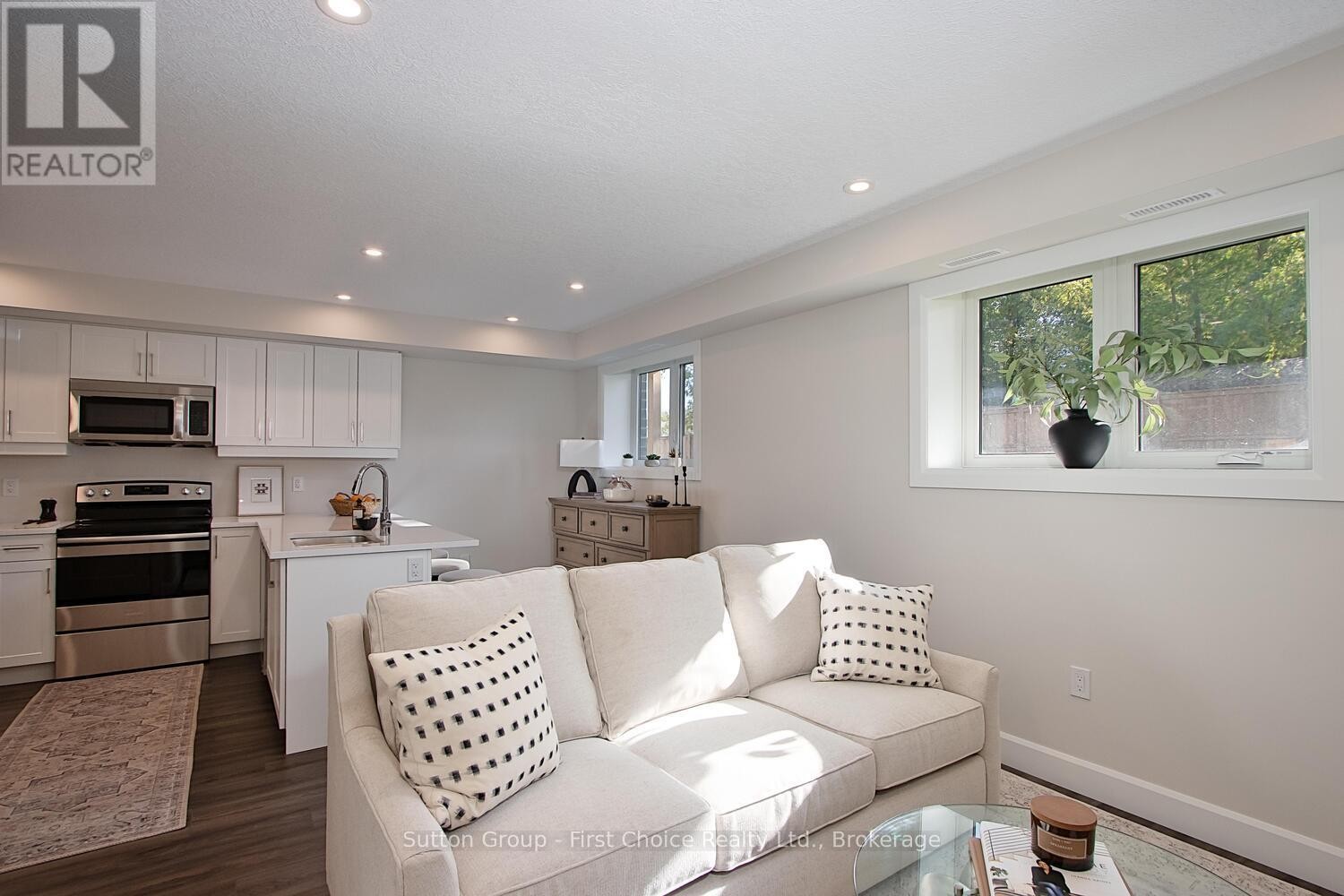 












UNIT 13 - 3202 VIVIAN LINE

,
Stratford,




Ontario
N5A0K6

