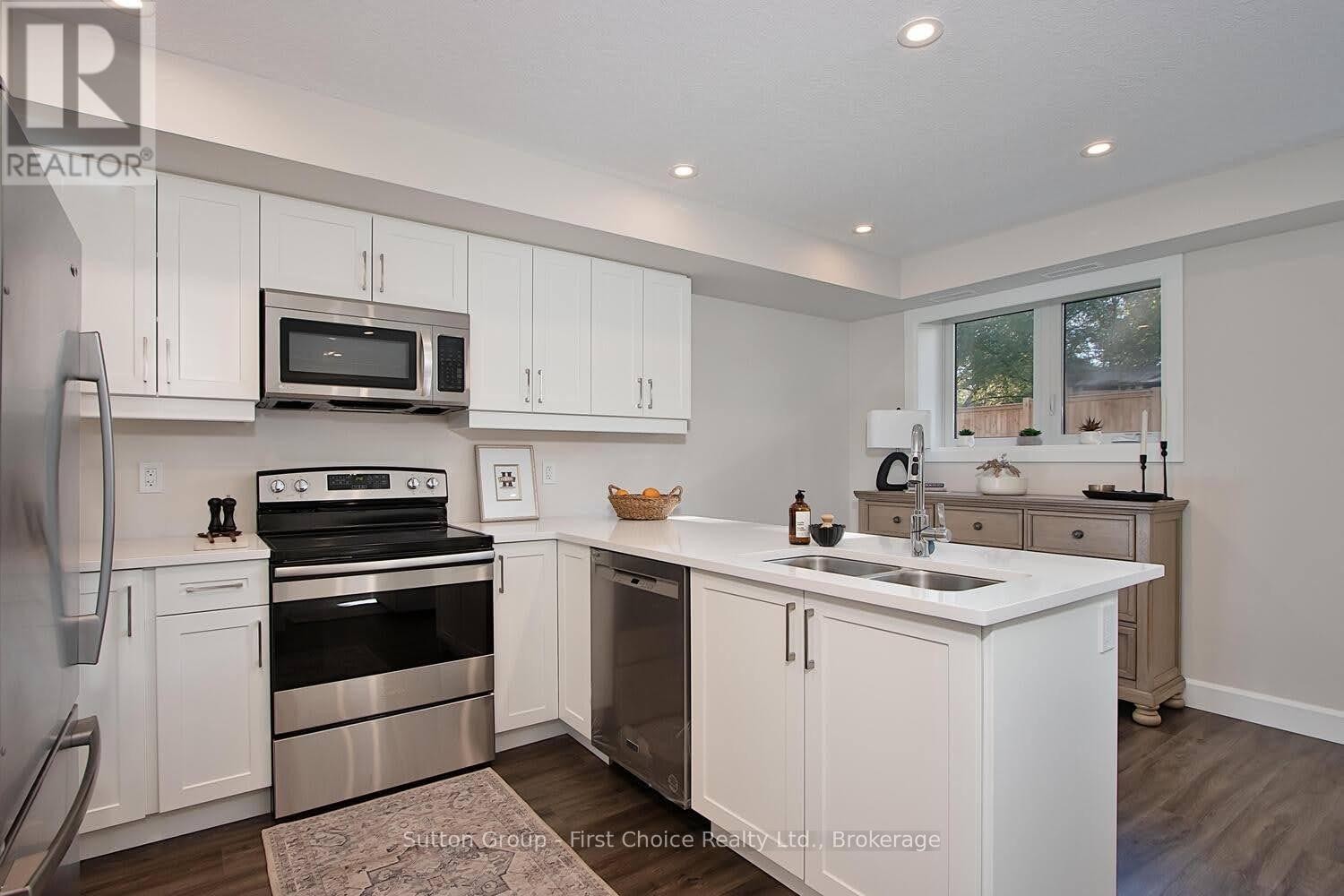 












UNIT 13 - 3202 VIVIAN LINE

,
Stratford,




Ontario
N5A0K6

