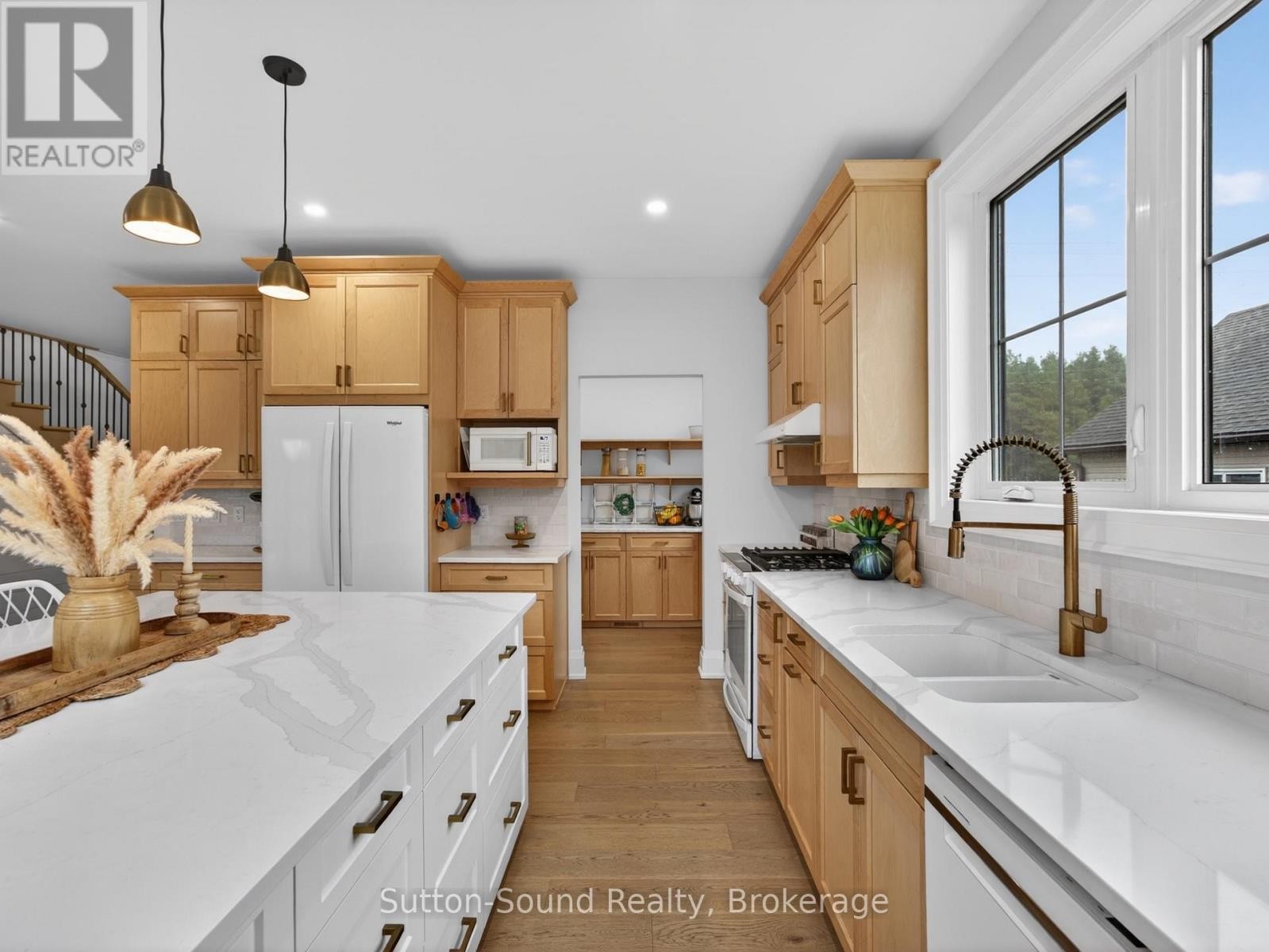 












240 BRUCE STREET

,
South Bruce Peninsula,




Ontario
N0H1P0

