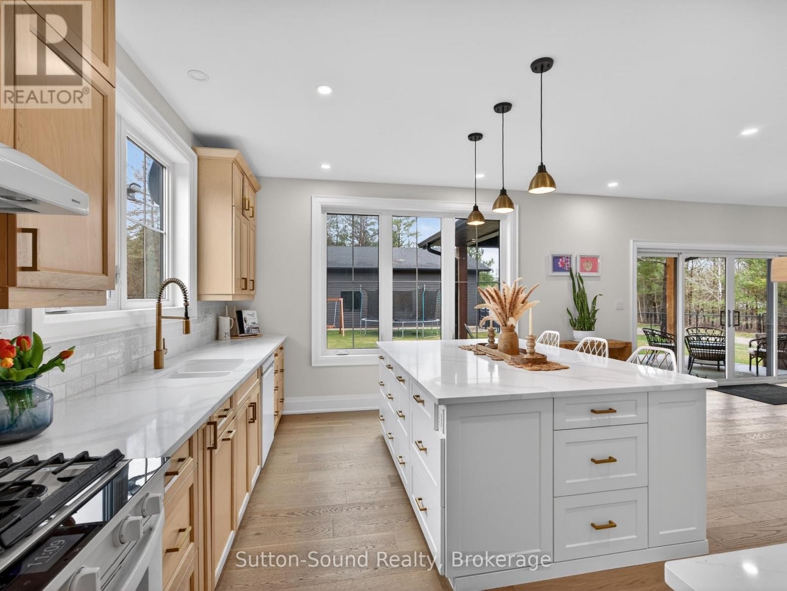 












240 BRUCE STREET

,
South Bruce Peninsula,




Ontario
N0H1P0


