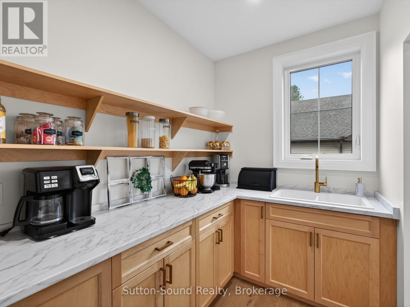 












240 BRUCE STREET

,
South Bruce Peninsula,




Ontario
N0H1P0

