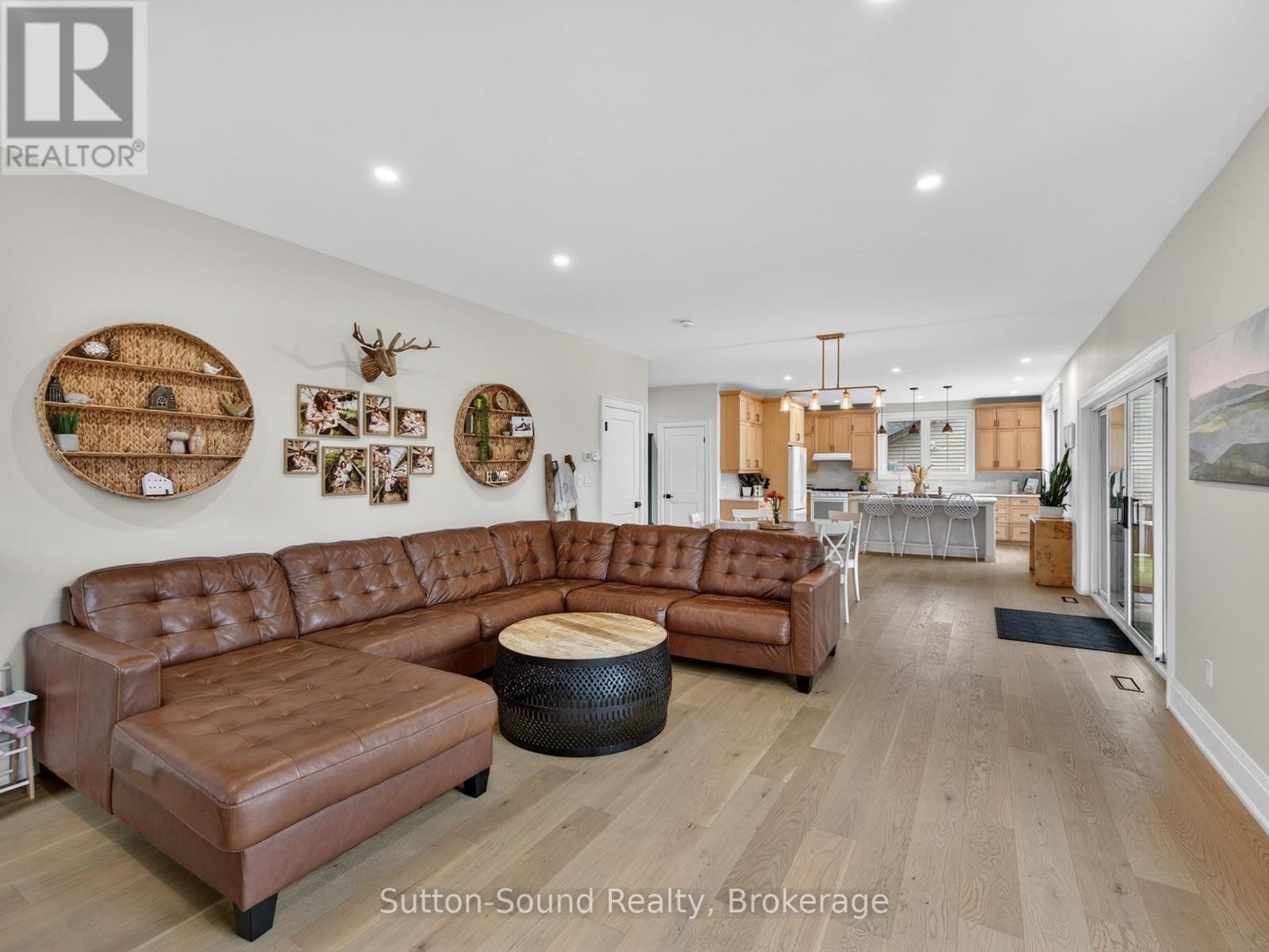 












240 BRUCE STREET

,
South Bruce Peninsula,




Ontario
N0H1P0

