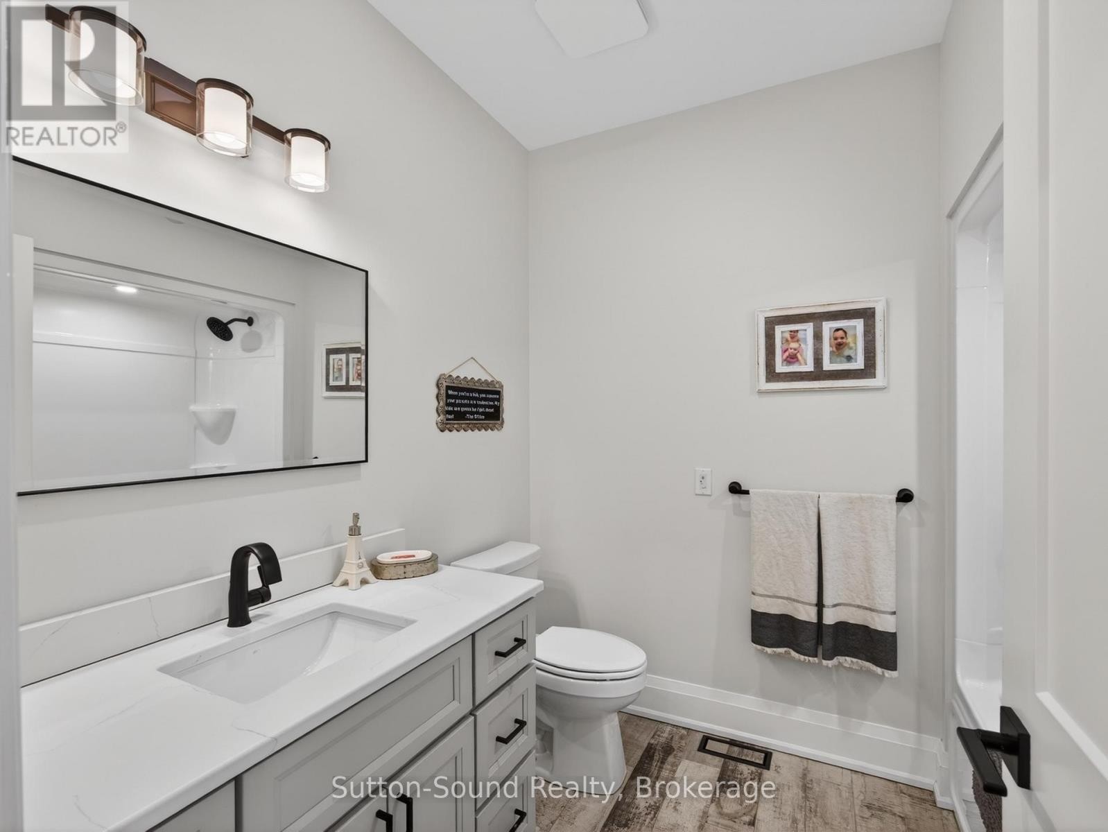 












240 BRUCE STREET

,
South Bruce Peninsula,




Ontario
N0H1P0

