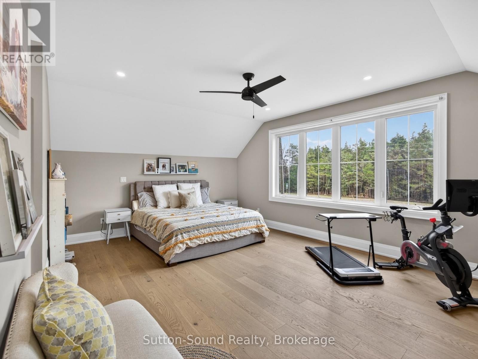 












240 BRUCE STREET

,
South Bruce Peninsula,




Ontario
N0H1P0

