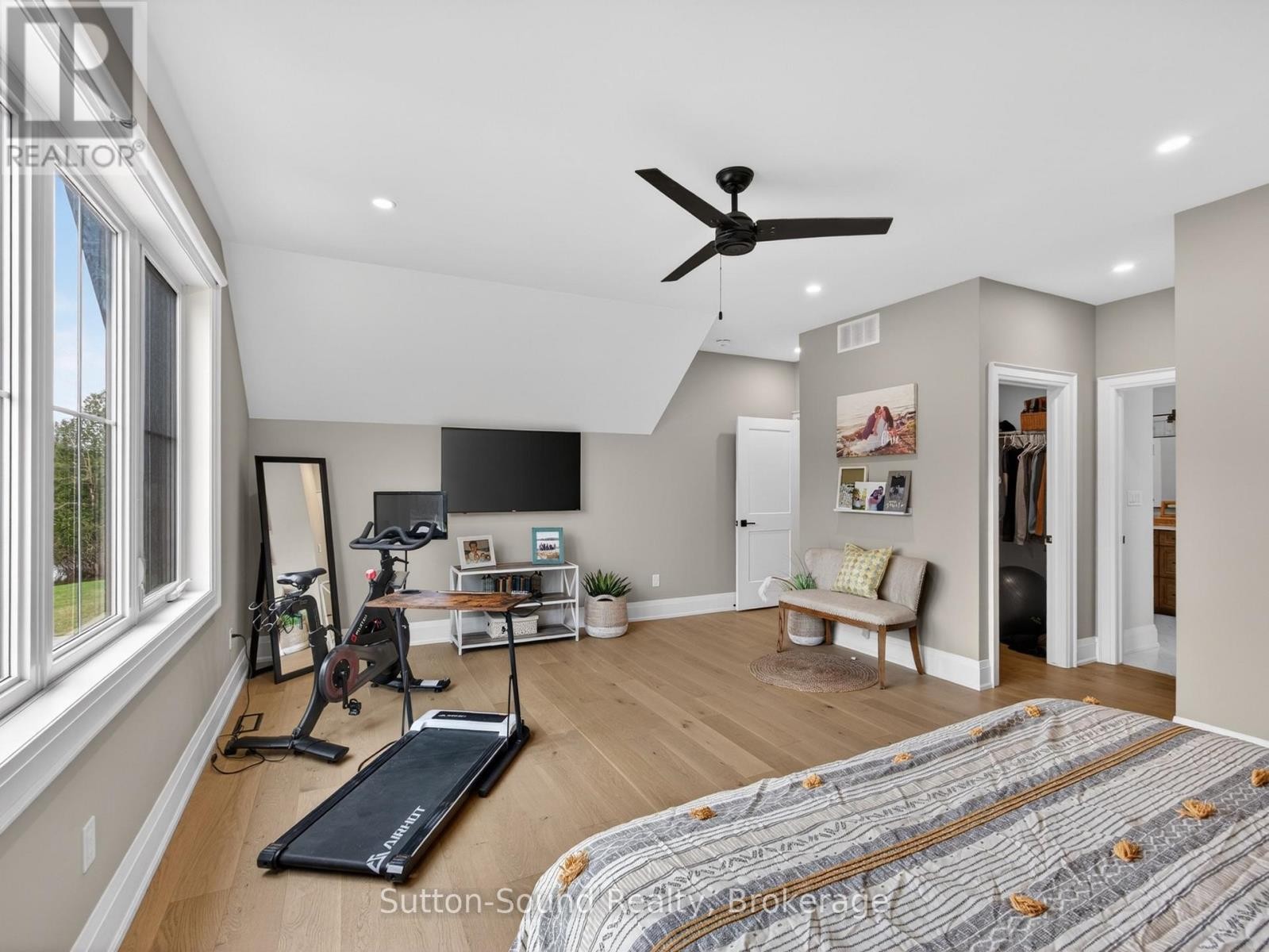 












240 BRUCE STREET

,
South Bruce Peninsula,




Ontario
N0H1P0

