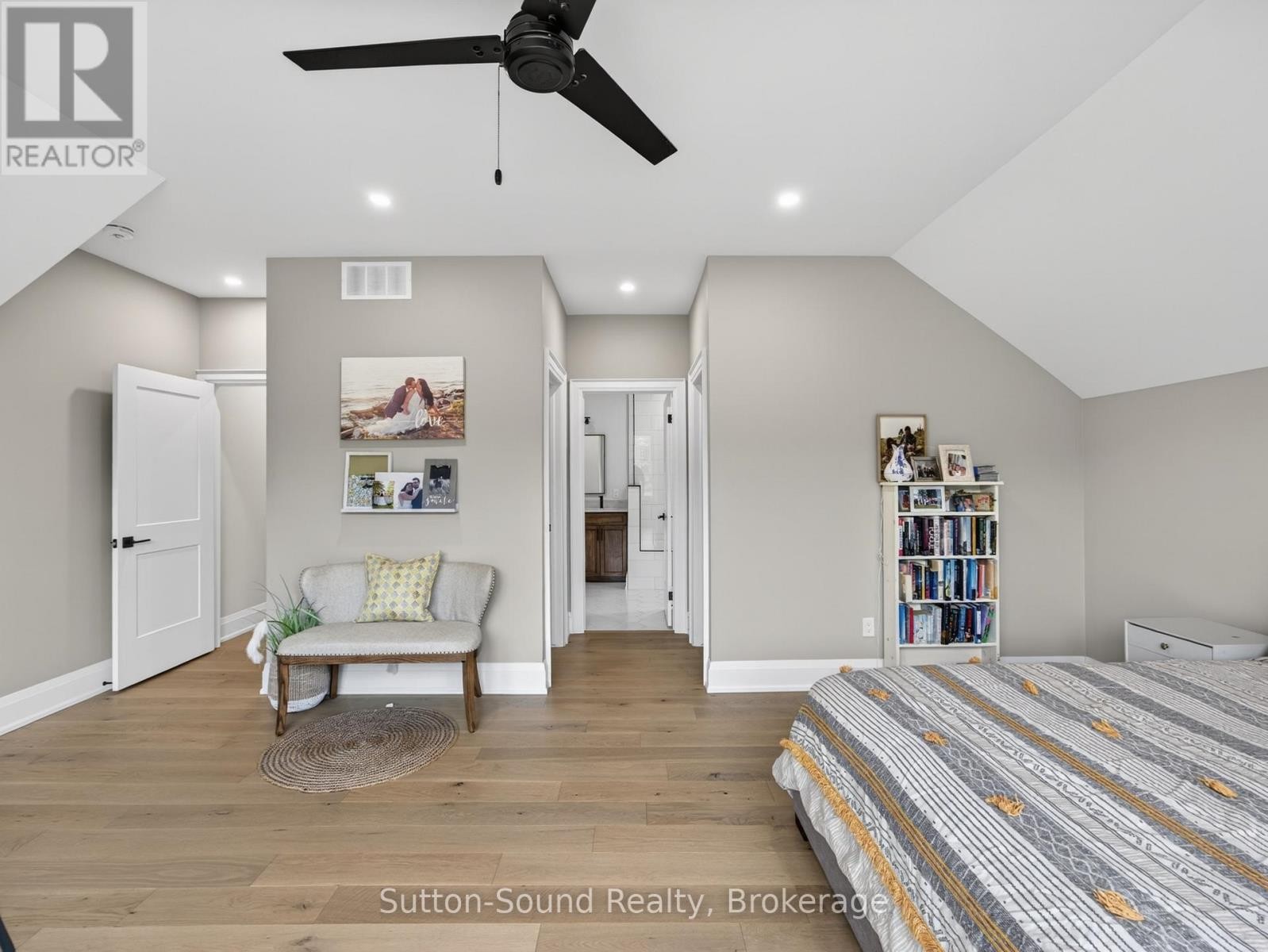 












240 BRUCE STREET

,
South Bruce Peninsula,




Ontario
N0H1P0

