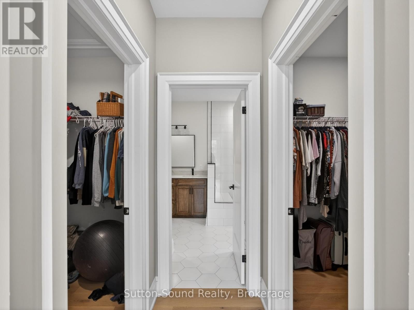












240 BRUCE STREET

,
South Bruce Peninsula,




Ontario
N0H1P0


