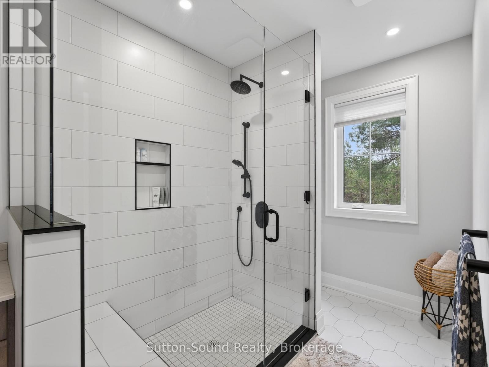 












240 BRUCE STREET

,
South Bruce Peninsula,




Ontario
N0H1P0

