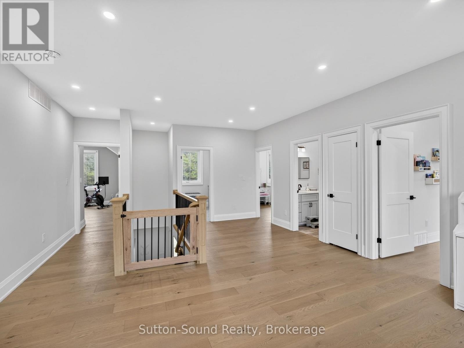 












240 BRUCE STREET

,
South Bruce Peninsula,




Ontario
N0H1P0

