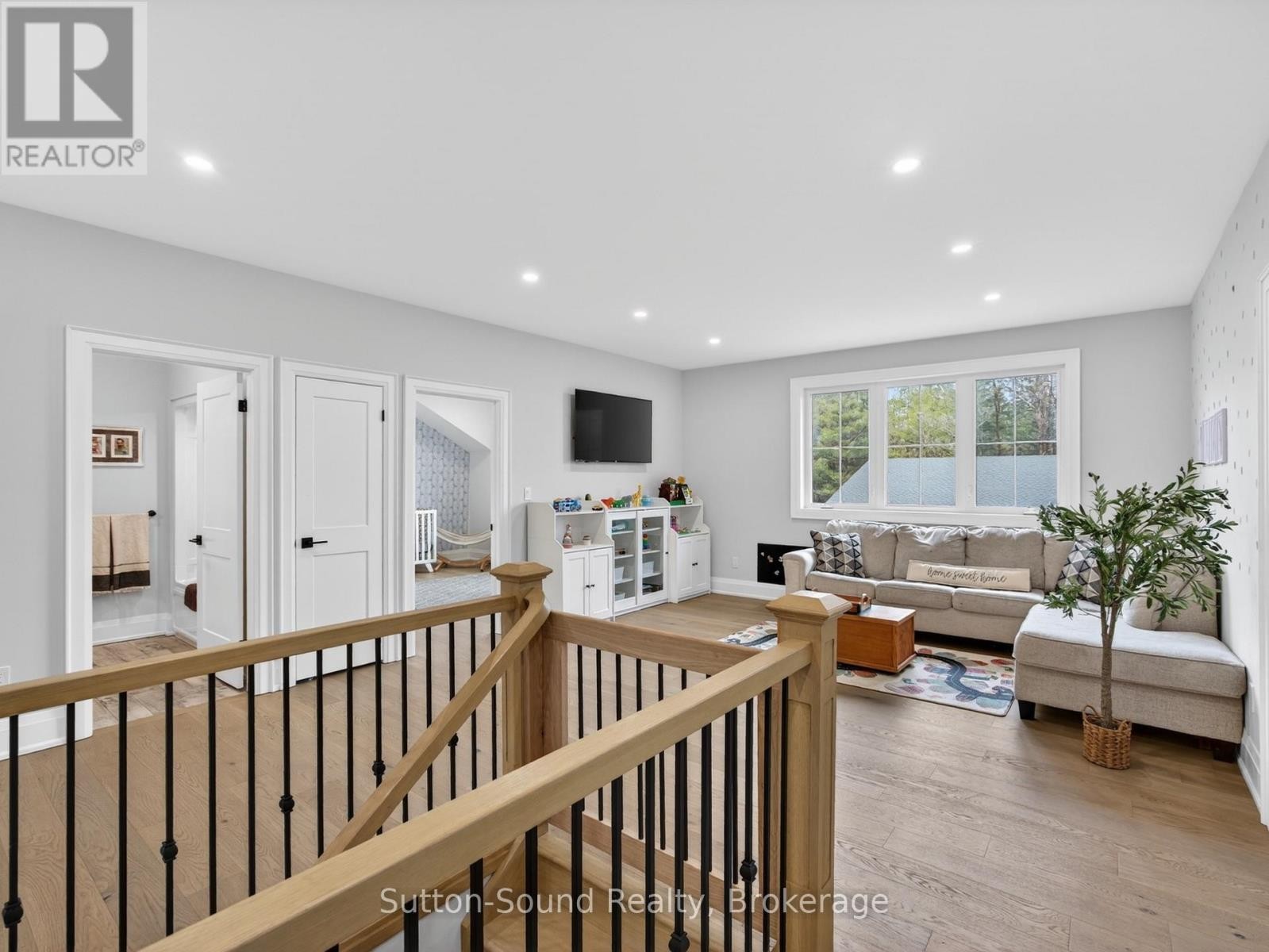 












240 BRUCE STREET

,
South Bruce Peninsula,




Ontario
N0H1P0

