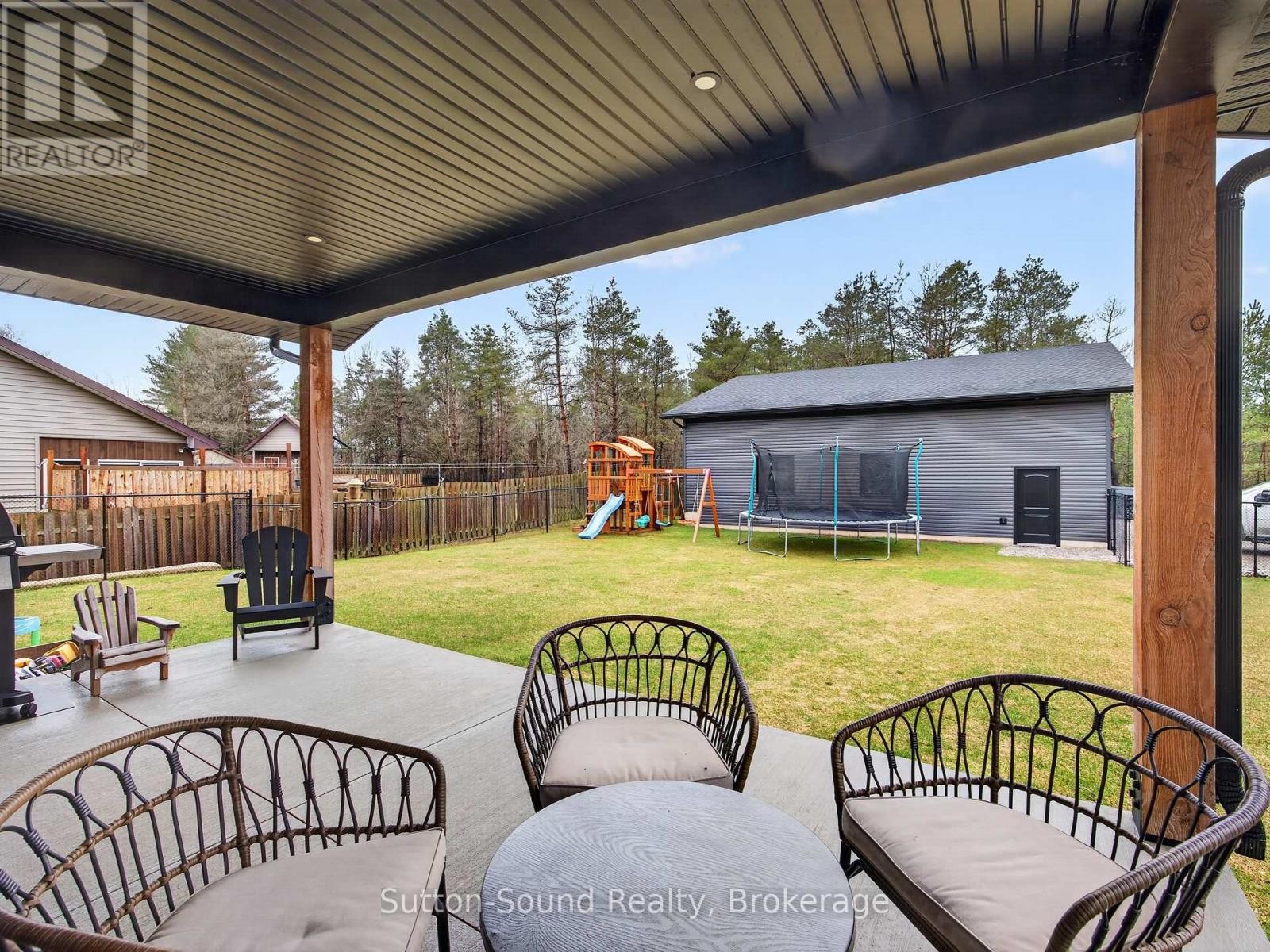 












240 BRUCE STREET

,
South Bruce Peninsula,




Ontario
N0H1P0

