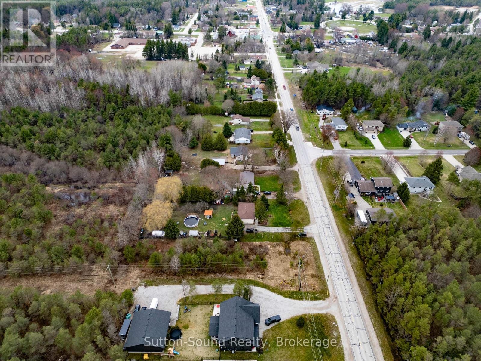 












240 BRUCE STREET

,
South Bruce Peninsula,




Ontario
N0H1P0

