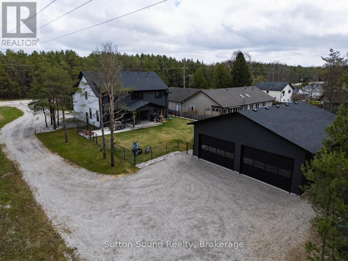 












240 BRUCE STREET

,
South Bruce Peninsula,




Ontario
N0H1P0

