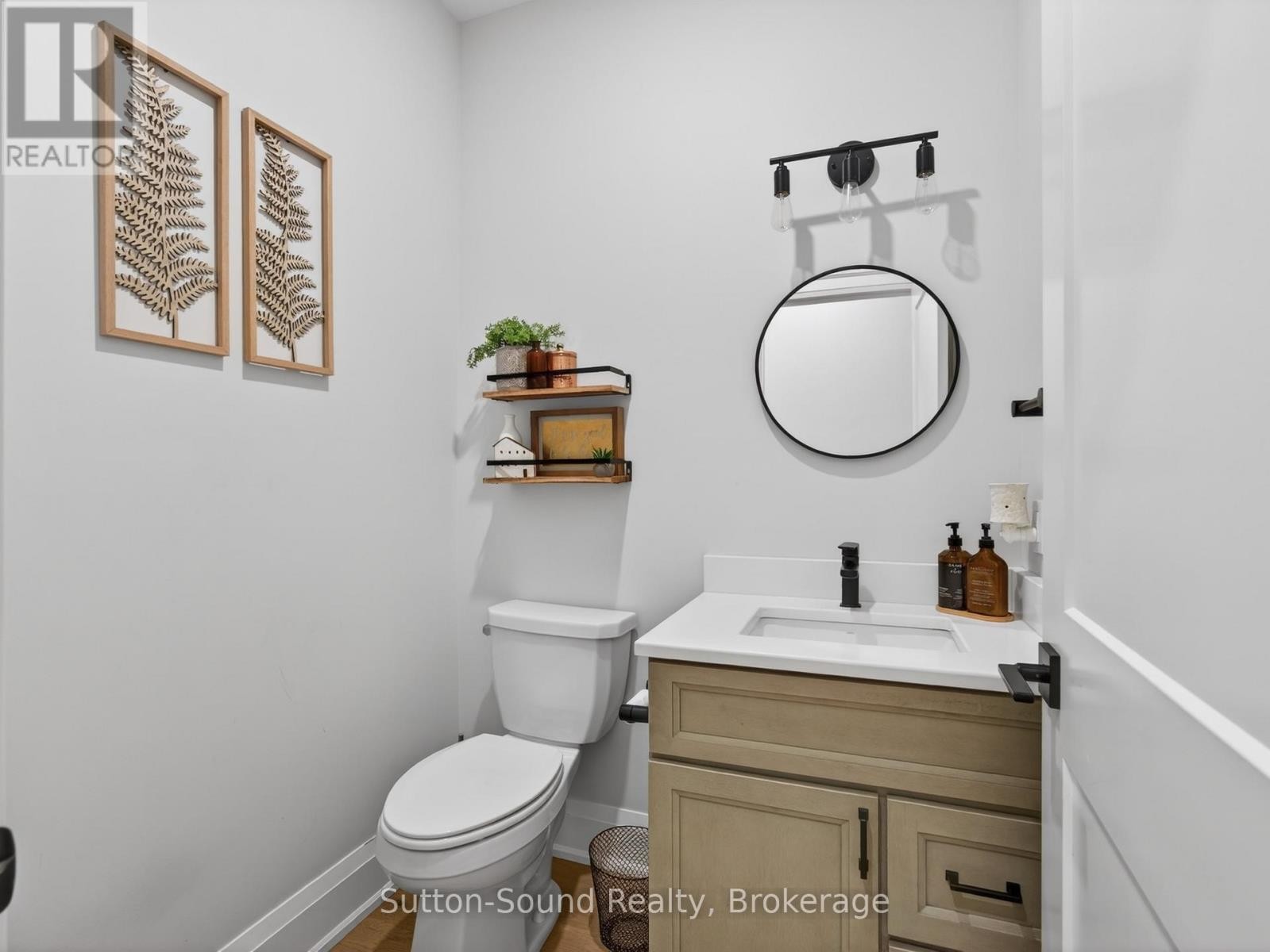 












240 BRUCE STREET

,
South Bruce Peninsula,




Ontario
N0H1P0

