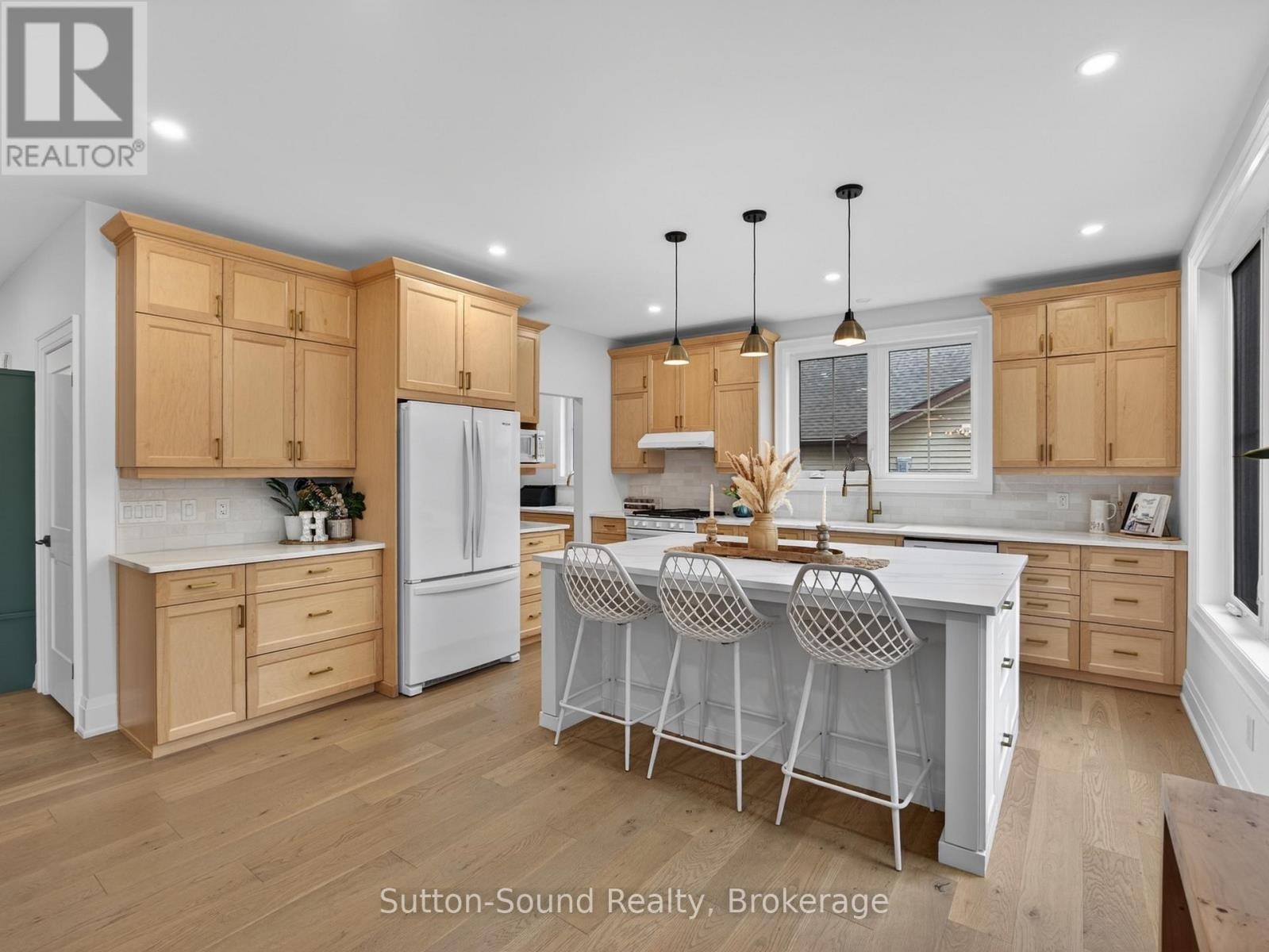 












240 BRUCE STREET

,
South Bruce Peninsula,




Ontario
N0H1P0

