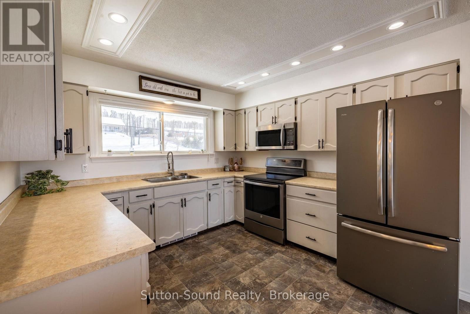












501297 GREY ROAD 1

,
Georgian Bluffs,




Ontario
N0H2T0

