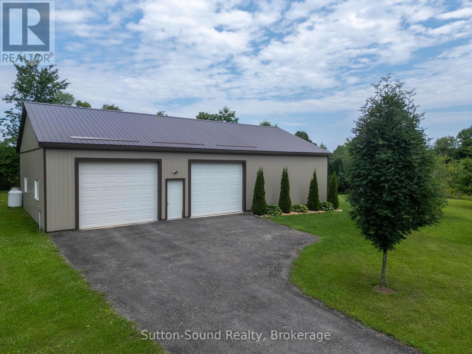 












442513 21 CONCESSION

,
Georgian Bluffs,




Ontario
N0H2T0

