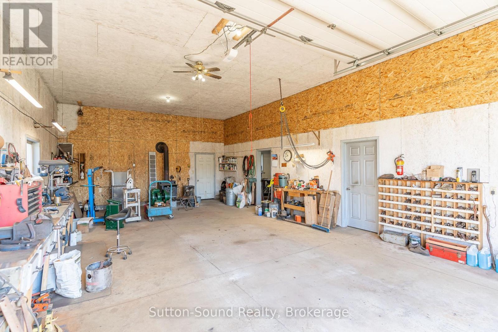 












442513 21 CONCESSION

,
Georgian Bluffs,




Ontario
N0H2T0

