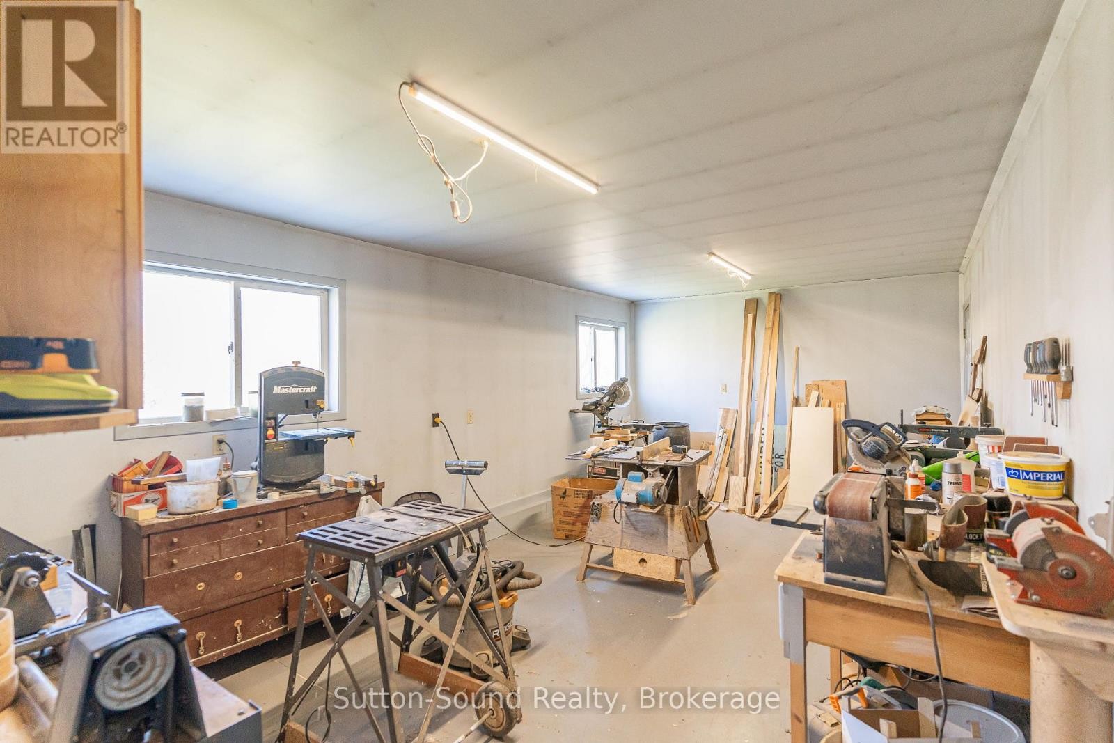 












442513 21 CONCESSION

,
Georgian Bluffs,




Ontario
N0H2T0

