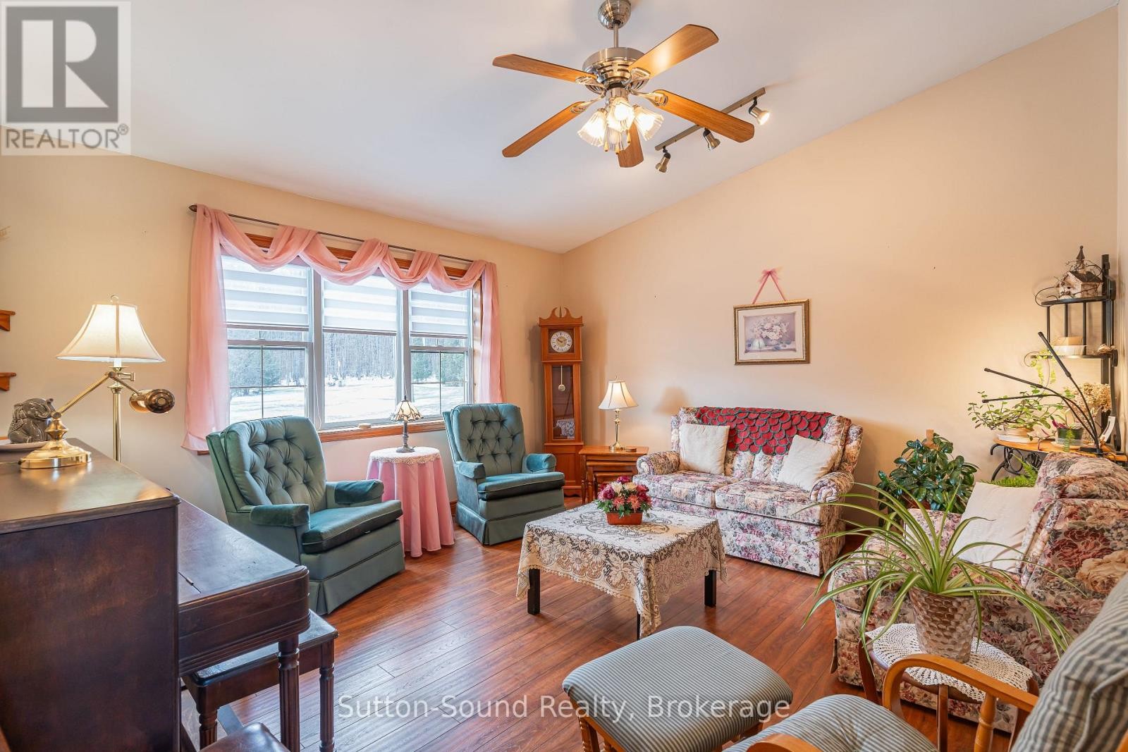 












442513 21 CONCESSION

,
Georgian Bluffs,




Ontario
N0H2T0

