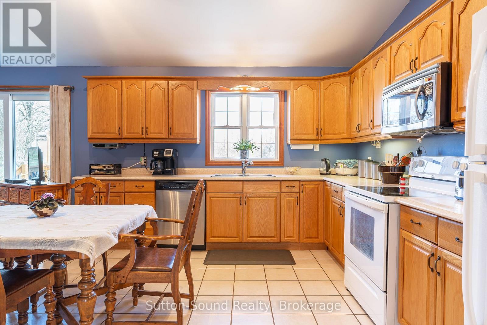 












442513 21 CONCESSION

,
Georgian Bluffs,




Ontario
N0H2T0

