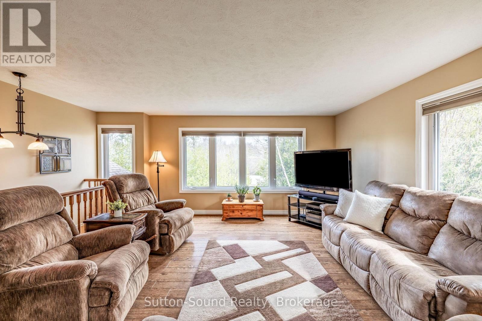












98 BIRCH STREET

,
South Bruce Peninsula,




Ontario
N0H2G0

