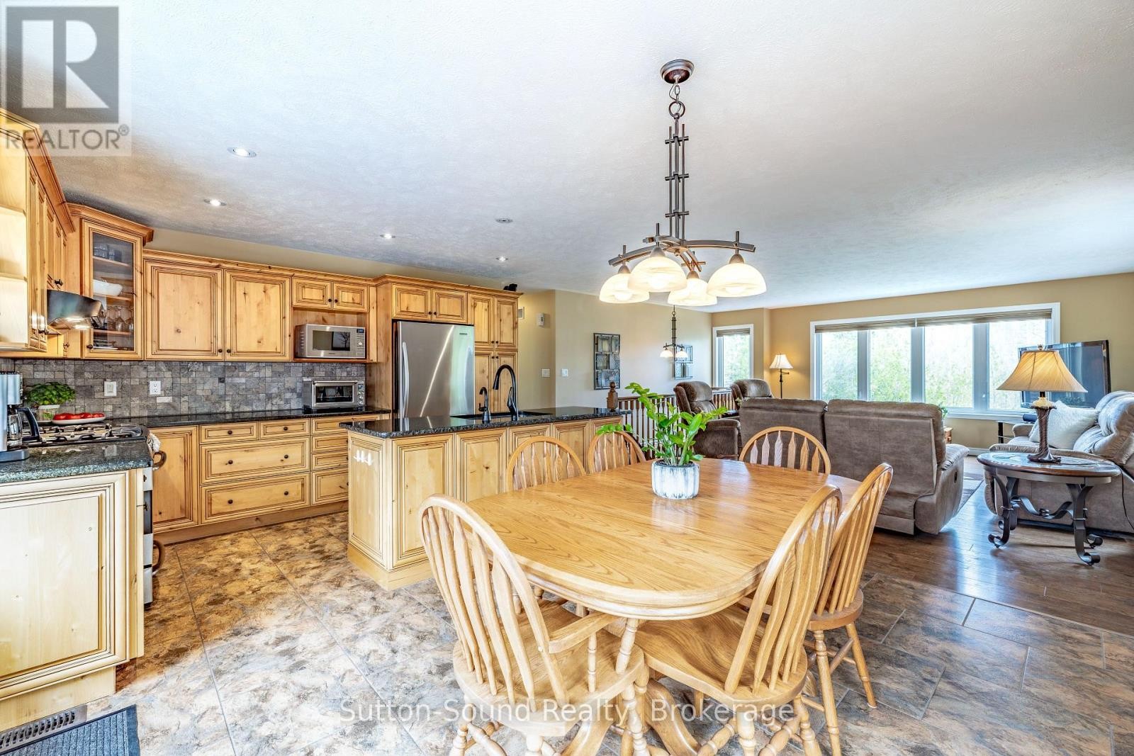 












98 BIRCH STREET

,
South Bruce Peninsula,




Ontario
N0H2G0

