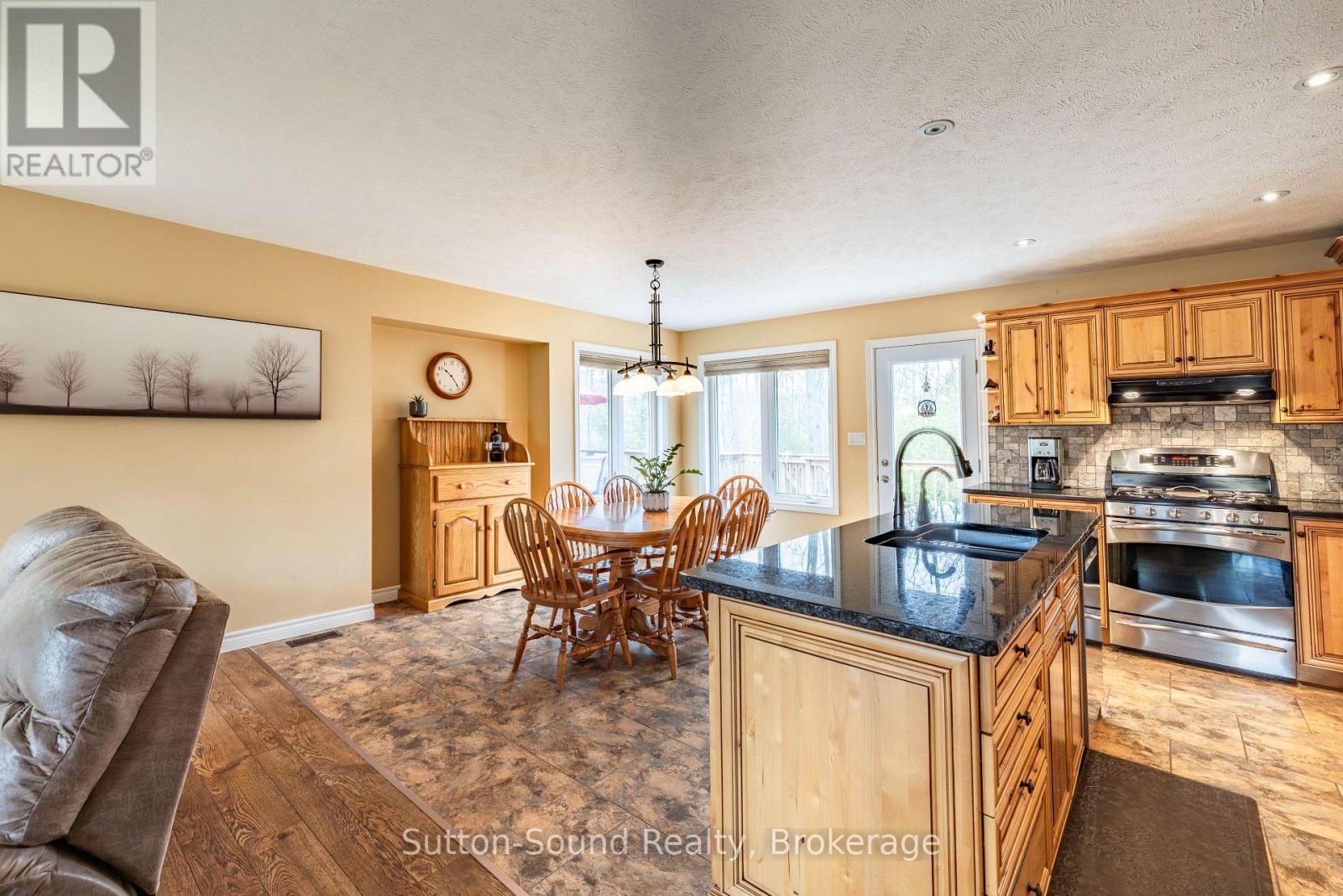 












98 BIRCH STREET

,
South Bruce Peninsula,




Ontario
N0H2G0

