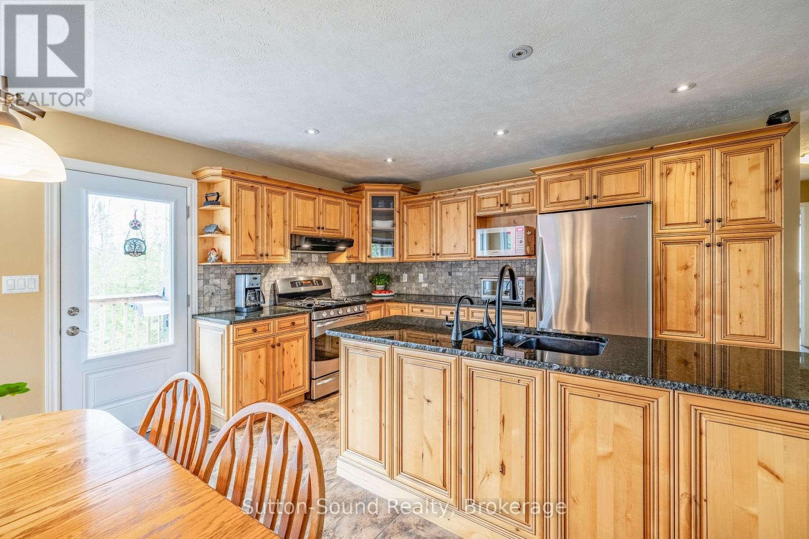 












98 BIRCH STREET

,
South Bruce Peninsula,




Ontario
N0H2G0

