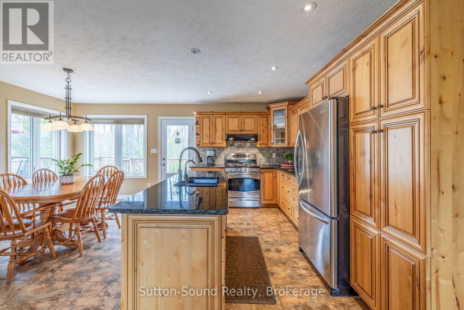 












98 BIRCH STREET

,
South Bruce Peninsula,




Ontario
N0H2G0

