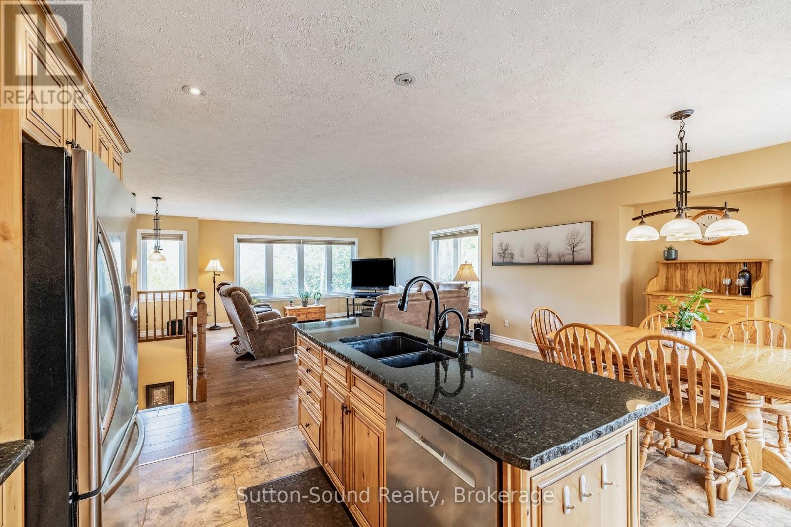 












98 BIRCH STREET

,
South Bruce Peninsula,




Ontario
N0H2G0

