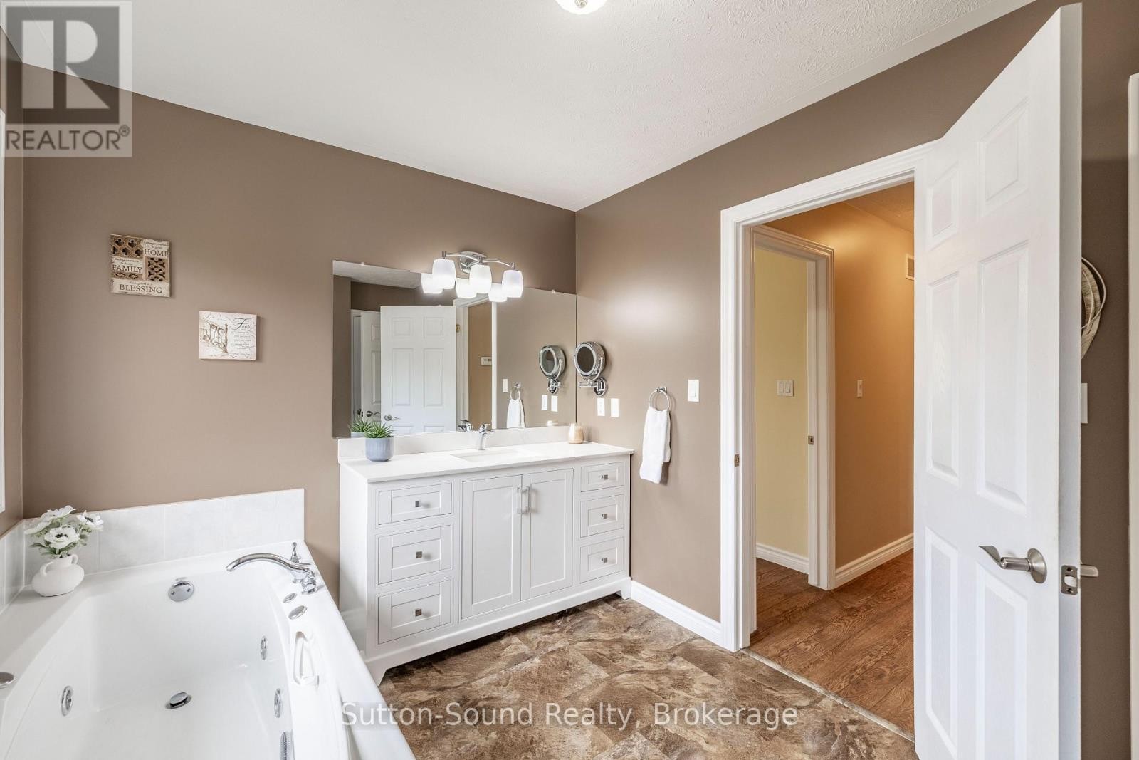












98 BIRCH STREET

,
South Bruce Peninsula,




Ontario
N0H2G0


