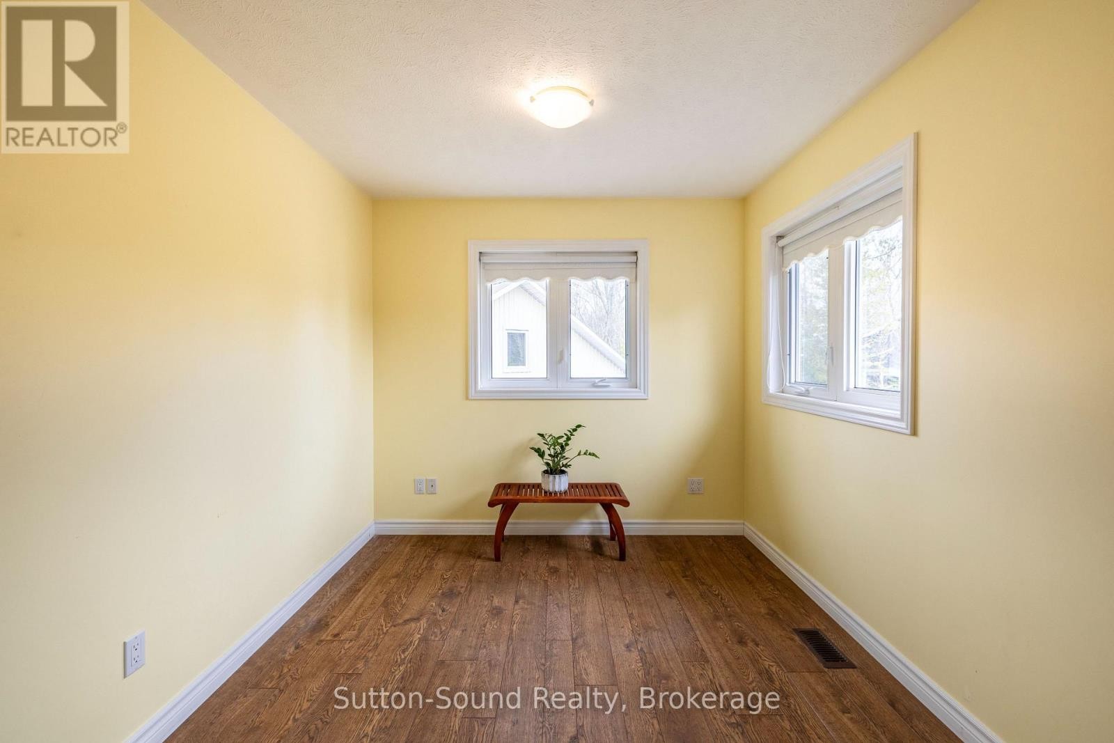 












98 BIRCH STREET

,
South Bruce Peninsula,




Ontario
N0H2G0

