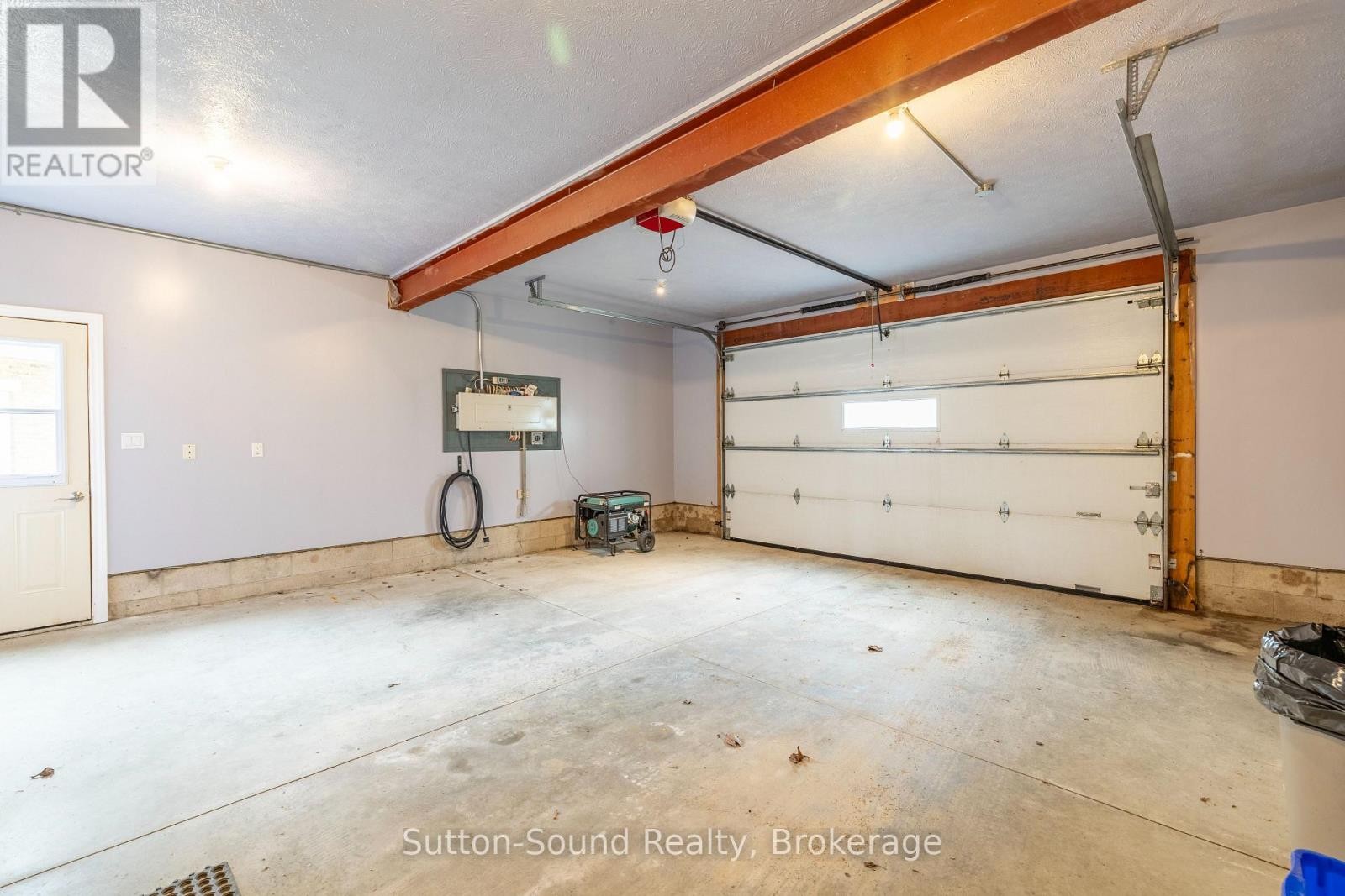 












98 BIRCH STREET

,
South Bruce Peninsula,




Ontario
N0H2G0


