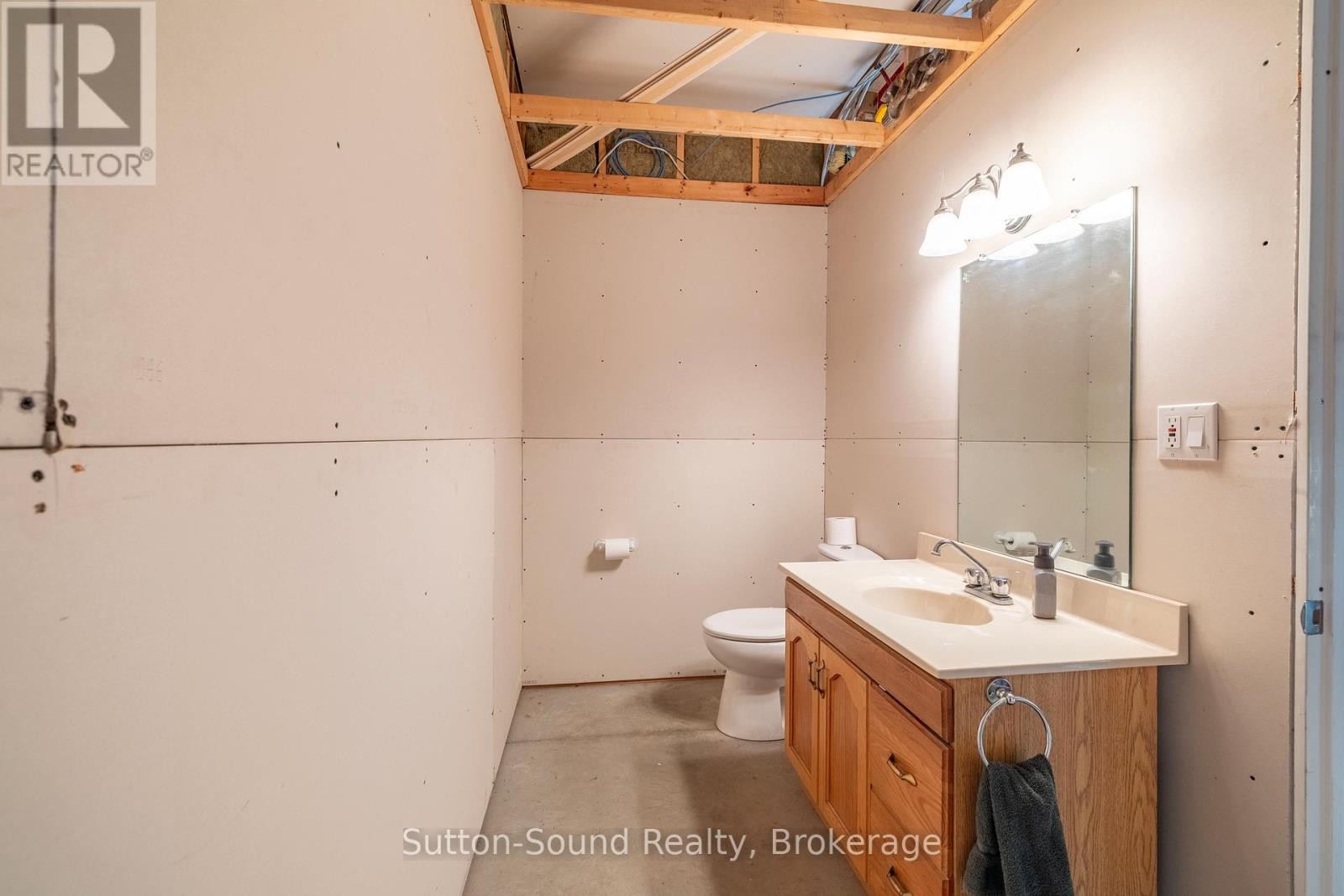 












98 BIRCH STREET

,
South Bruce Peninsula,




Ontario
N0H2G0


