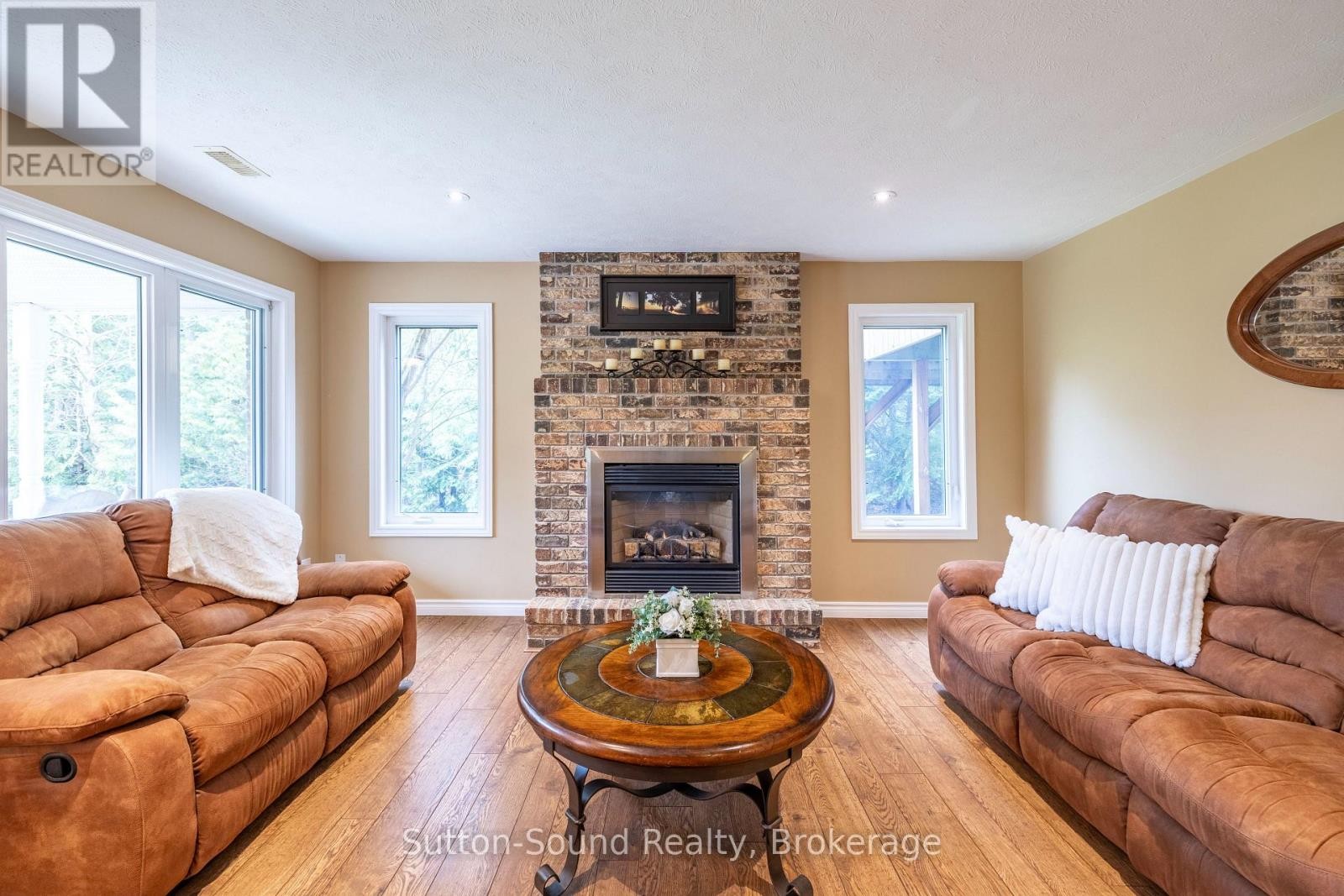 












98 BIRCH STREET

,
South Bruce Peninsula,




Ontario
N0H2G0

