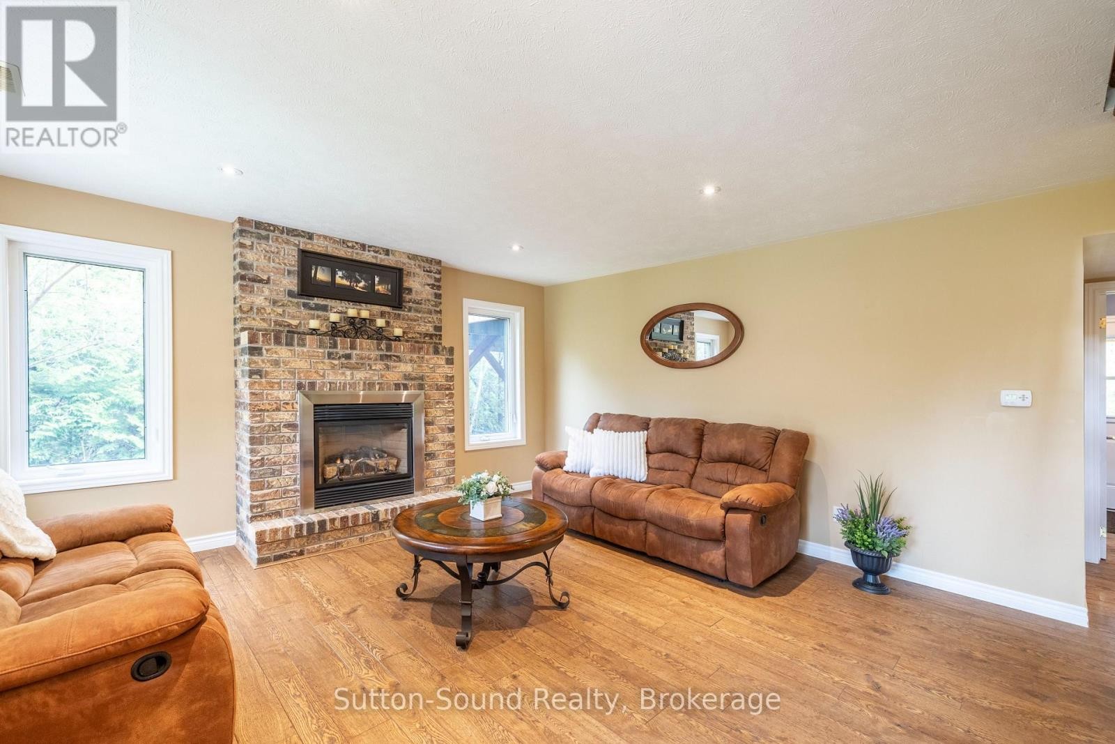 












98 BIRCH STREET

,
South Bruce Peninsula,




Ontario
N0H2G0

