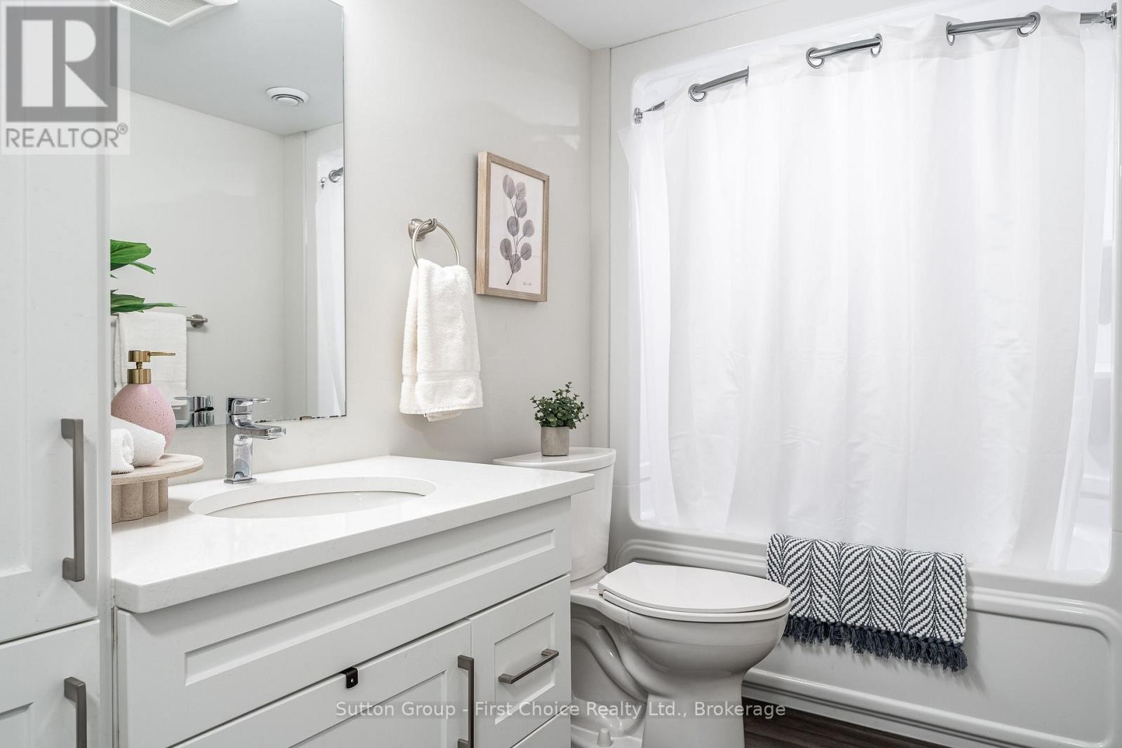 












9 - 3202 VIVIAN LINE 37

,
Stratford,




Ontario
N5A0K6

