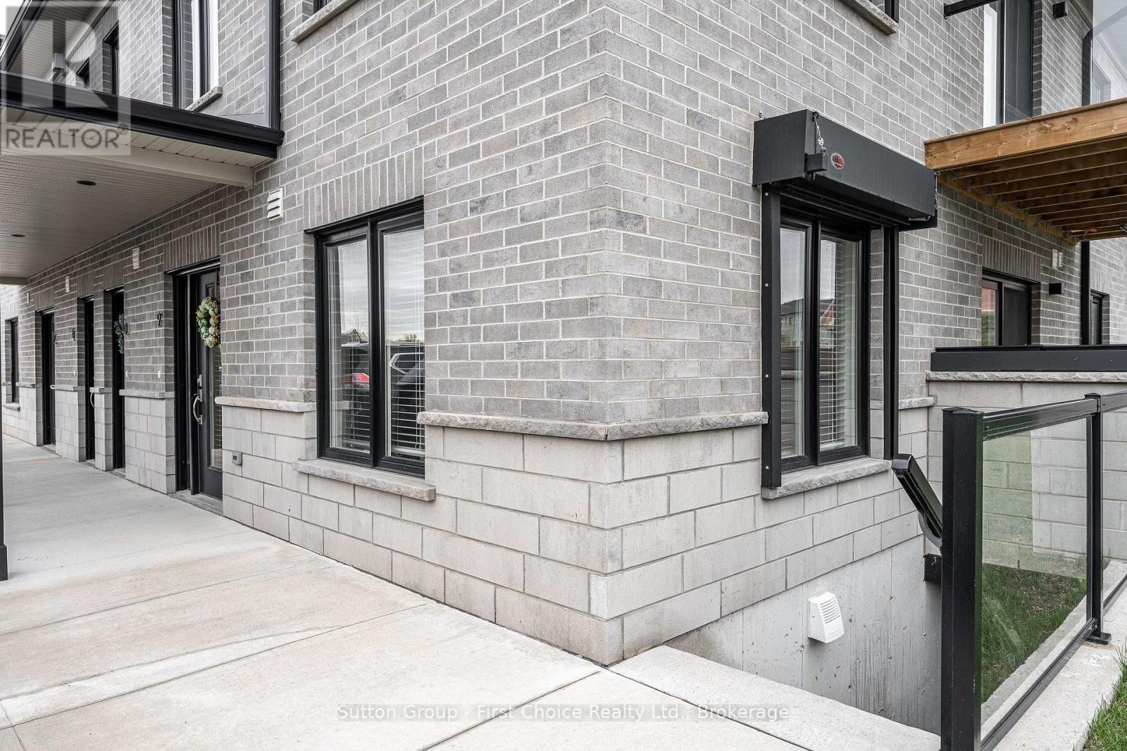 












9 - 3202 VIVIAN LINE 37

,
Stratford,




Ontario
N5A0K6

