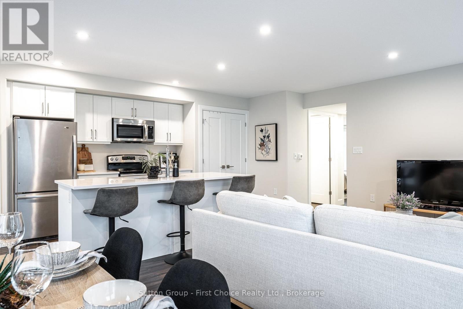 












9 - 3202 VIVIAN LINE 37

,
Stratford,




Ontario
N5A0K6

