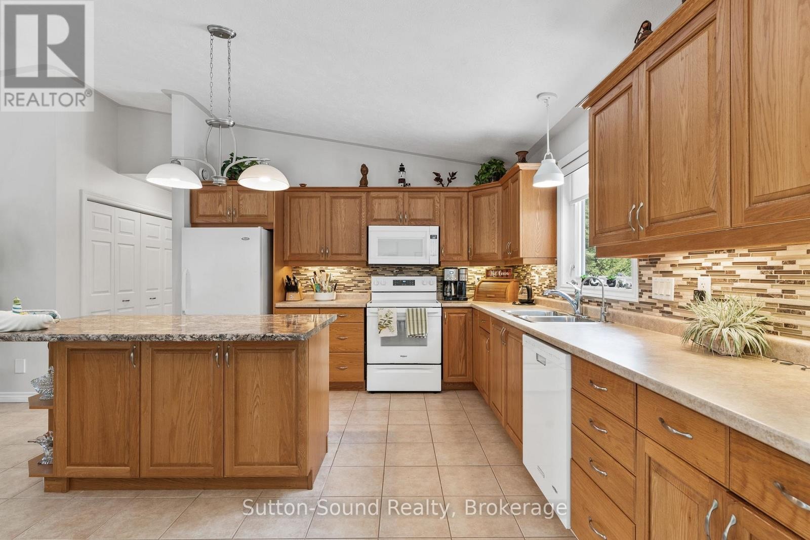 












1215 SUNSET DRIVE

,
South Bruce Peninsula,




Ontario
N0H1X0


