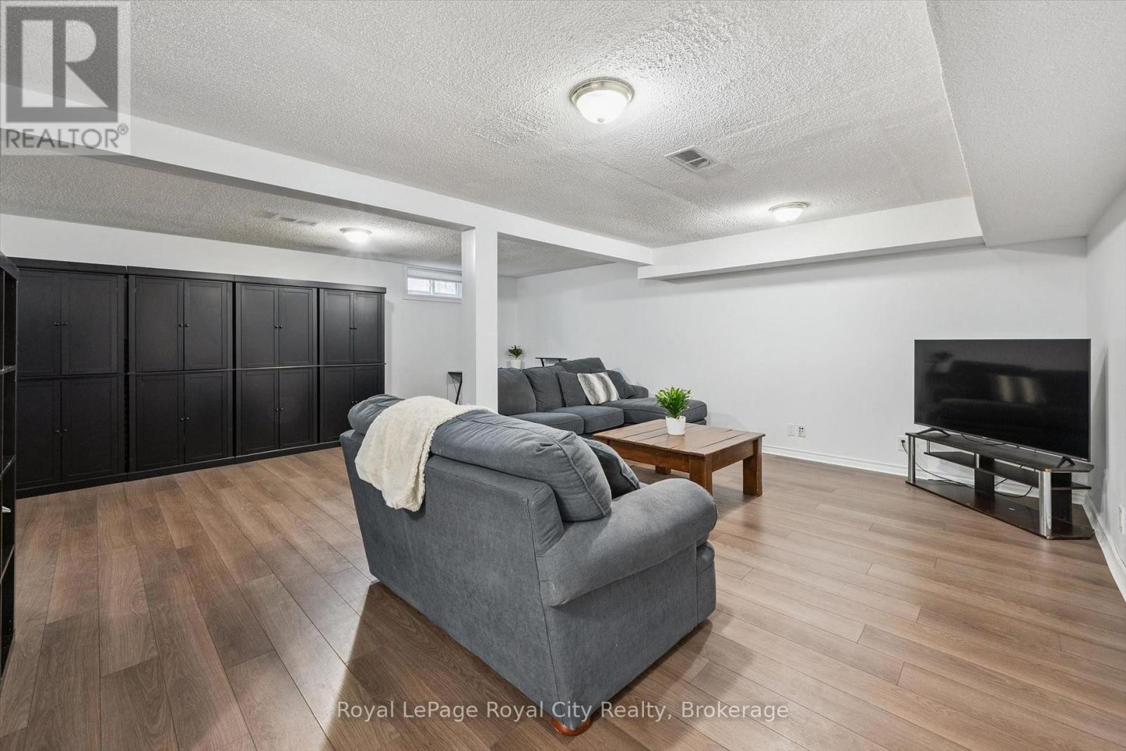 












300 AUDEN ROAD

,
Guelph (Grange Road),




Ontario
N1E6S3

