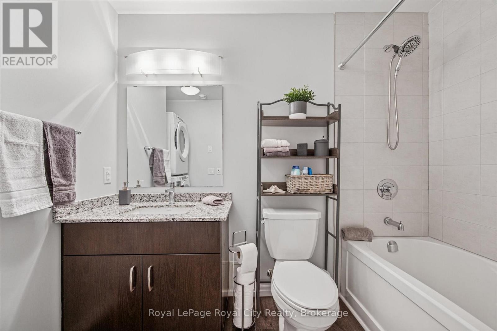












121 - 35 KINGSBURY SQUARE

,
Guelph (Pineridge/Westminster Woods),




Ontario
N1L0J4

