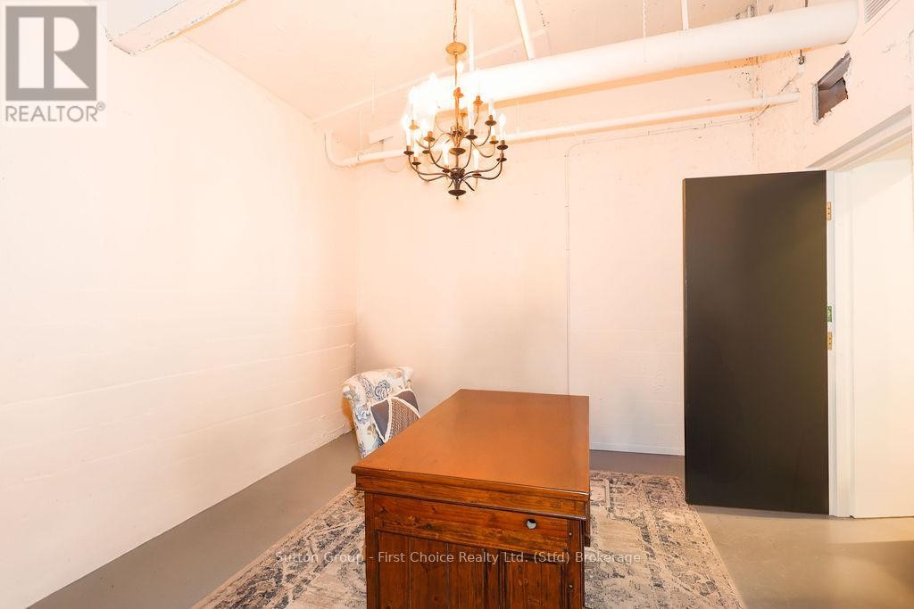 












17 ONTARIO STREET

,
Stratford,




Ontario
N5A3G7

