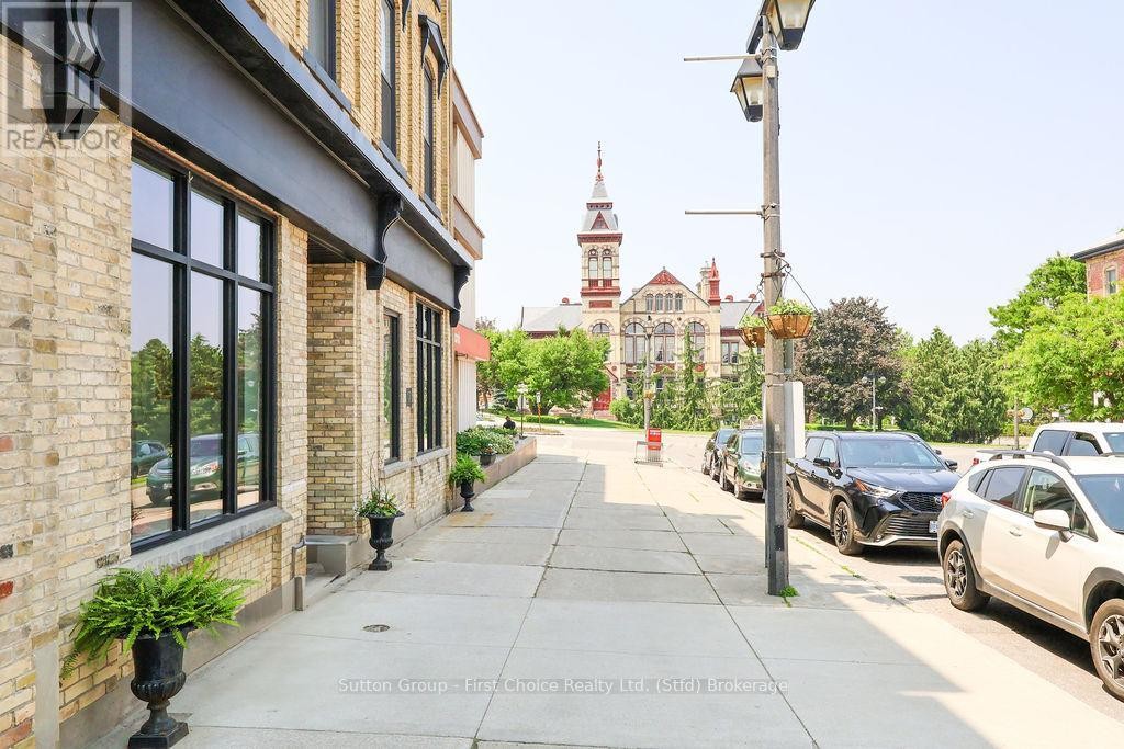 












17 ONTARIO STREET

,
Stratford,




Ontario
N5A3G7

