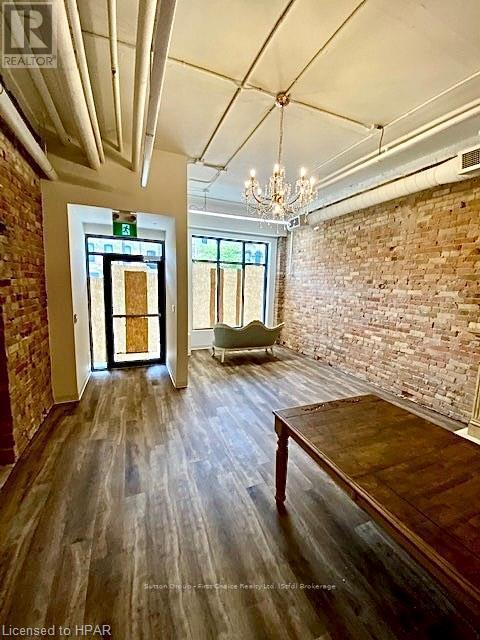 












17 ONTARIO STREET

,
Stratford,




Ontario
N5A3G7

