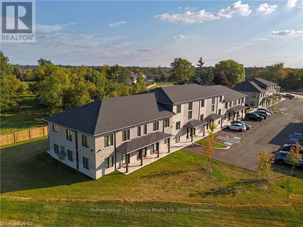 












UNIT 27 - 3202 VIVIAN LINE

,
Stratford,




Ontario
N5A0K6

