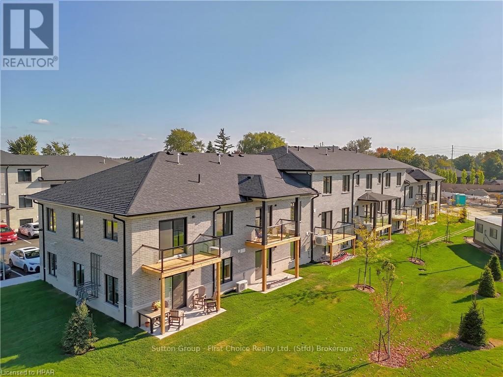 












UNIT 27 - 3202 VIVIAN LINE

,
Stratford,




Ontario
N5A0K6

